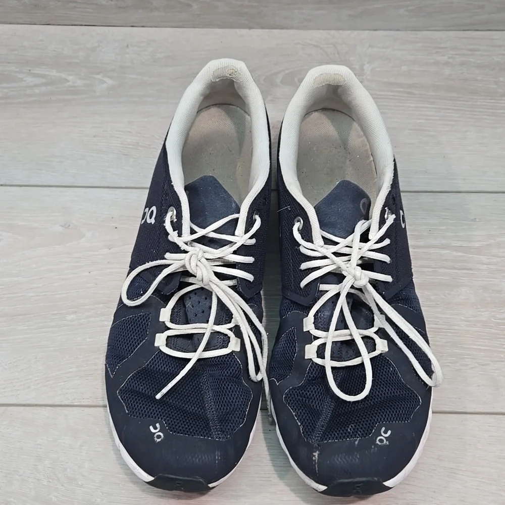 On Running Wimen Navy Athletic Running Shoes Sneakers Sz 10.5